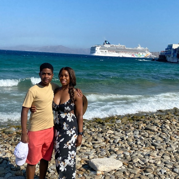 Meet your Posher, Nadia - Picture 3 of 3